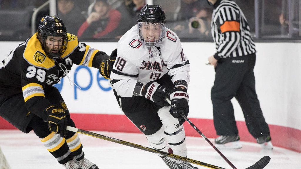 Nebraska-Omaha sophomore forward Tristan Keck, of Morris, Manitoba, scored a goal and added two assists in his team's 4-2 win Friday night, and scored a goal in his team's 2-2 tie Saturday night, both at home against Colorado College.  The 5'8" 168lb lefty is tied for fourth on his team in goals scored, with nine, and is seventh in assists, with eleven.  Nebraska-Omaha is 16-14-2, is ranked #14, and will close out its NCHC regular season play this weekend when they travel to play two games at #7 Minnesota-Duluth.  You can read all about Keck and his Nebraska-Omaha team in today's post.